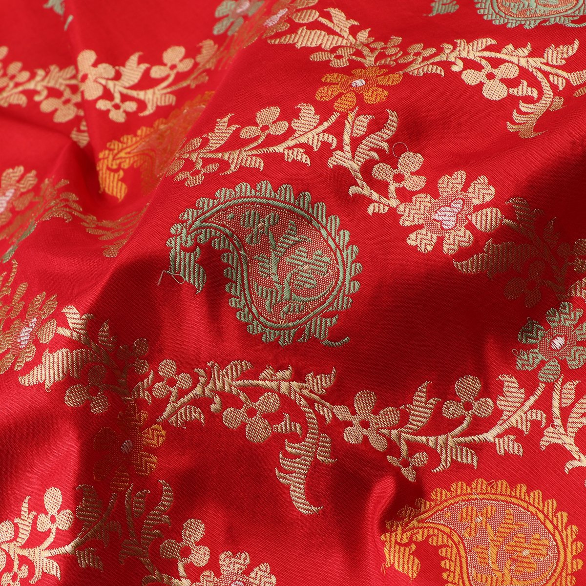 Handwoven Sindoori Red Keriya Banarasi Silk Sari - WIIBT0085 - Fabric View