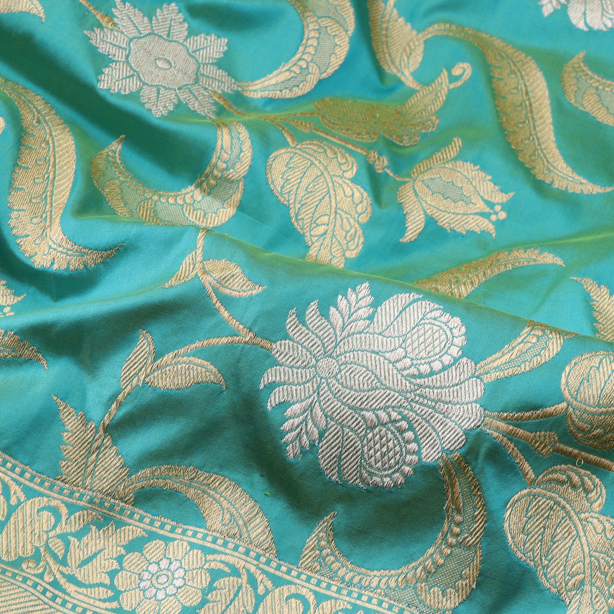 Handwoven Blue-Green Shaded Banarasi Sari - WIIBT0086 - Design View