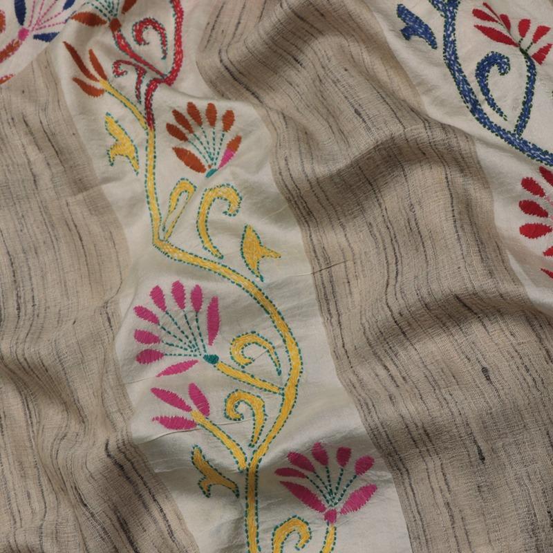 Handwoven Bengal Cotton Sari with Kantha Embroidery - WIIARIDNAMSS114 - Fabric View
