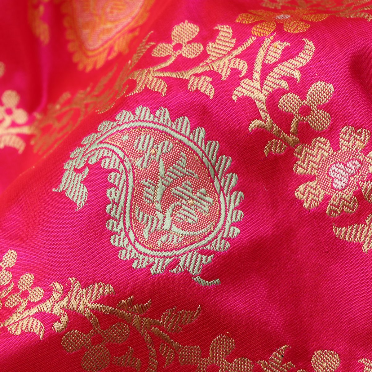 Handwoven Candy Pink Keriya Banarasi Silk Sari - WIIBT0094 - Fabric VIew