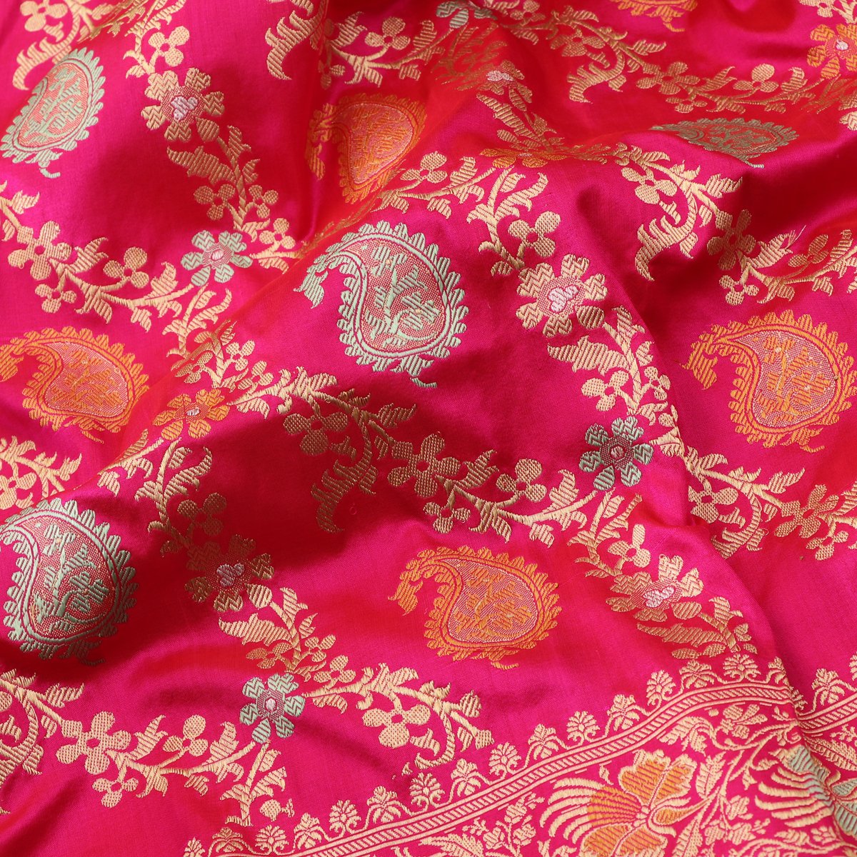 Handwoven Candy Pink Keriya Banarasi Silk Sari - WIIBT0094 - Design View