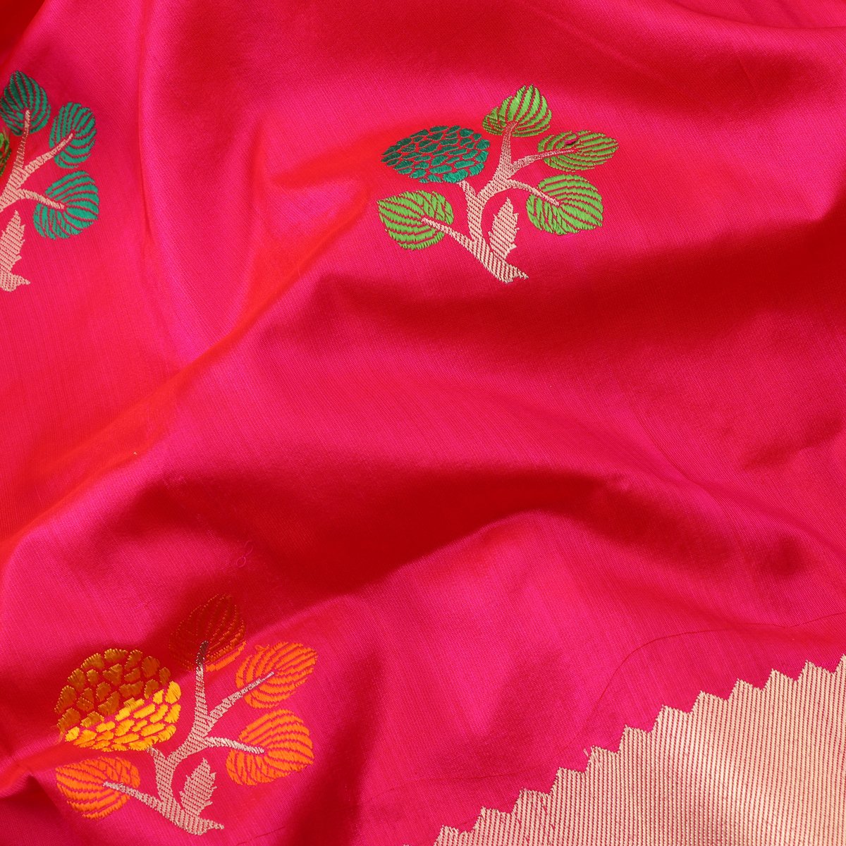 Handwoven Rani Pink Banarasi Silk Sari - WIIBT005 - Design View